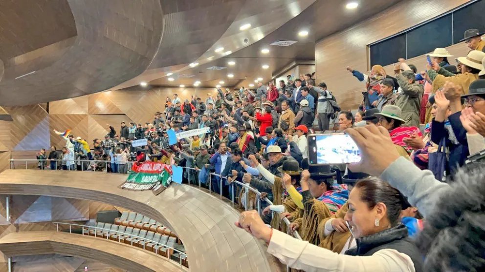 Público en la Asamblea Legislativa, durante la sesión de este jueves. Foto: @evoespueblo