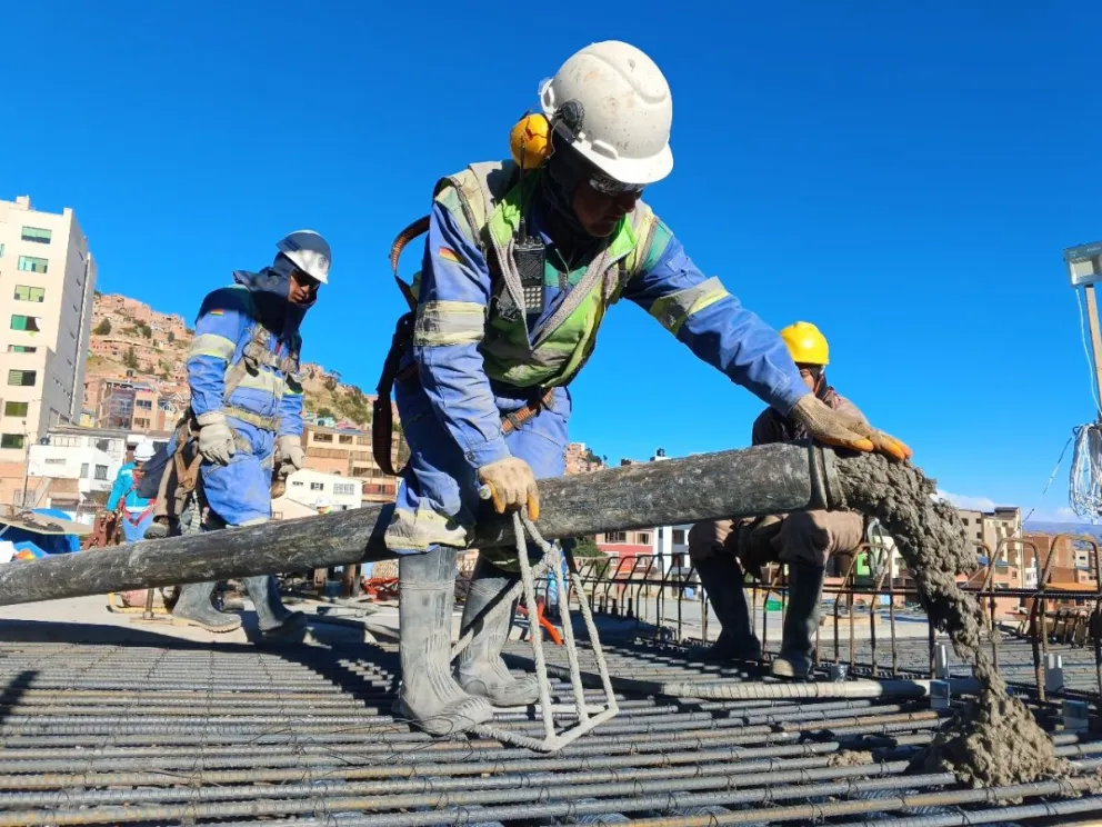 En diversos puntos de La Paz se ven obras de construcción en proceso. Foto: Miguel Portugal