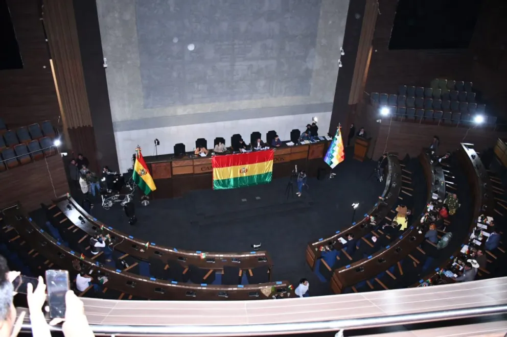 La sesión realizada ayer en la Asamblea Legislativa, en la que se aprobó el reinicio del proceso de preselección de postulantes a las Elecciones Judiciales. Foto: APG 