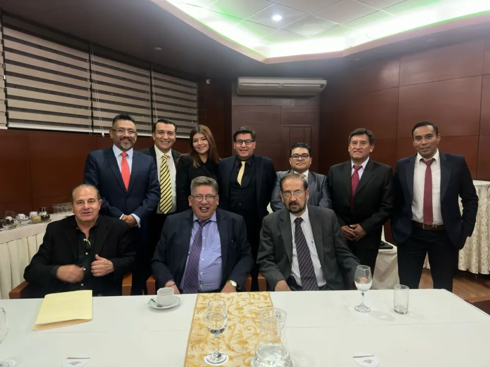 El Tribunal de Honor junto al Presidente Ronald Crespo y la Comisión Especial del Tigre. Foto Luis Alvarez