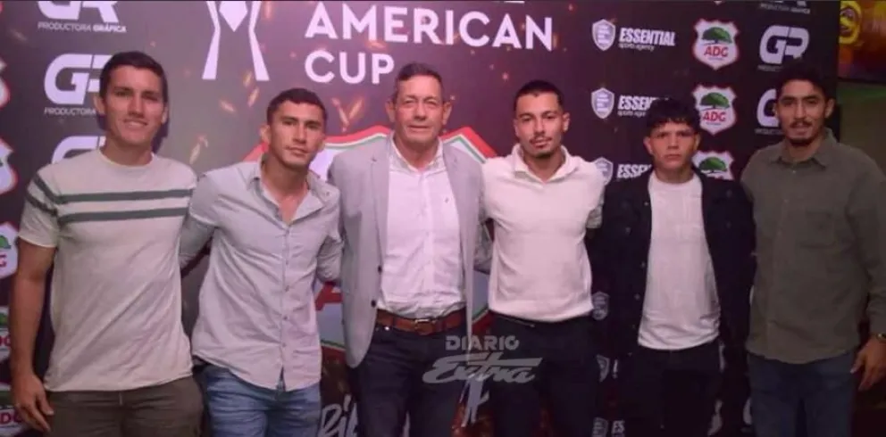 Mauricio Soria (centro) asistió al sorteo de grupos del torneo de la Concacaf. Foto Extra, Costa Rica.