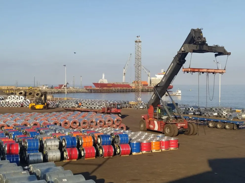 Movimiento de carga boliviana se incrementa por los puertos peruanos de Ilo y Matarani. Foto: ABI 