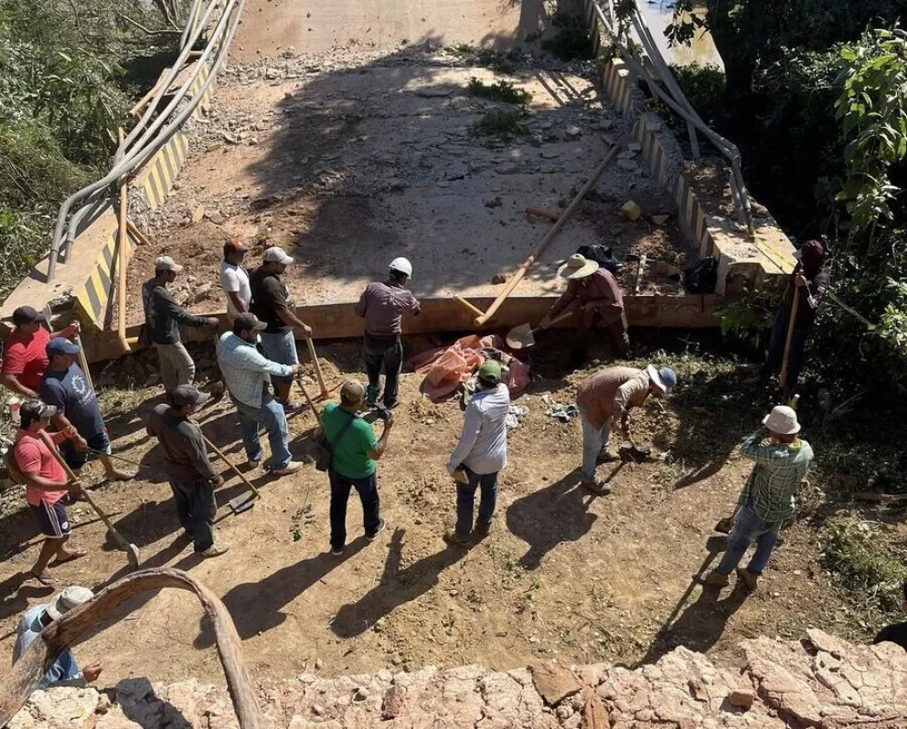 El puente Rapulo en Santa Anaya de Yacuma se desplomó el miércoles. Foto: Alcaldía de Santa Ana de Yacuma