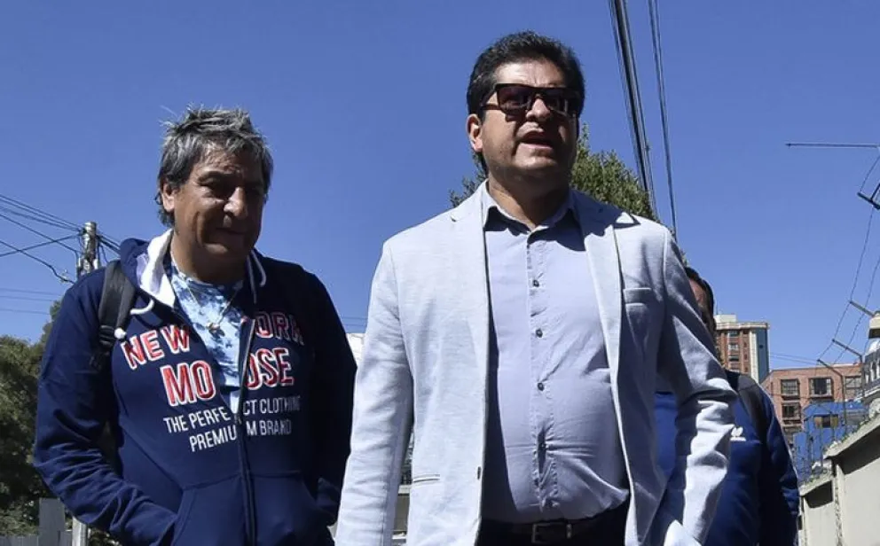 Eduardo Villegas junto a Roberto Ariñez, uno de los miembros de su cuerpo técnico.