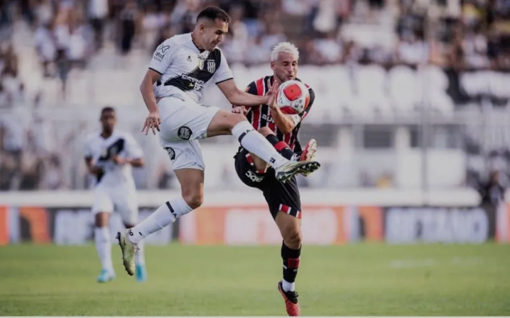 Luis Haquín en un partido del Ponte Preta por la serie B del torneo brasileño. Foto: Ponte Preta 