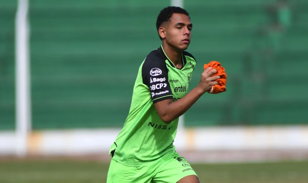 Moisés Paniagua en una de las exigencias del trabajo con la Verde en Santa Cruz. Foto FBF