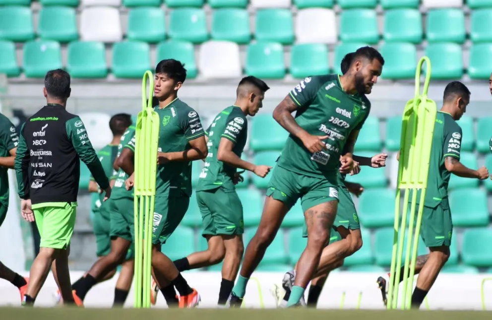 Unas de las últimas prácticas de la selección nacional en Santa Cruz. Foto: FBF