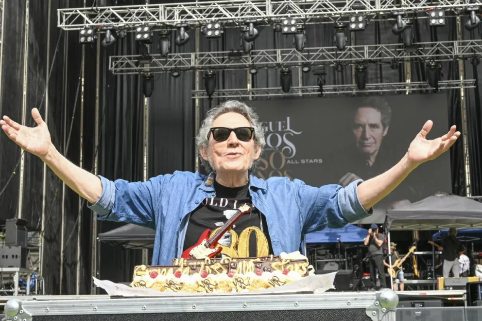 El roquero español Miguel Ríos durante la celebración de su 80 cumpleaños. Foto: EFE
