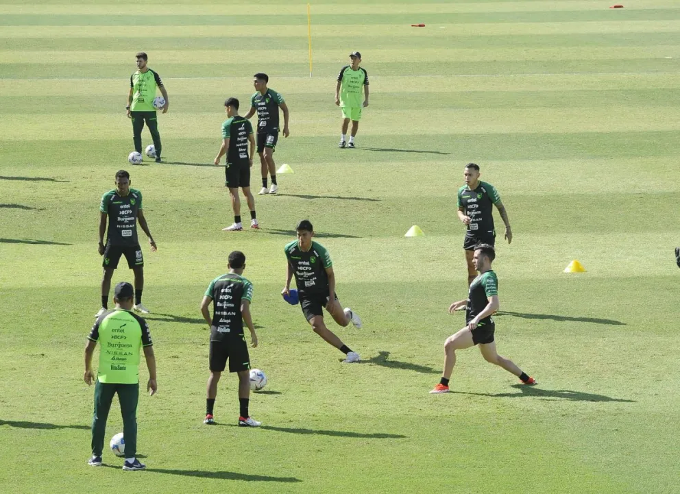 Futbolistas de la selección en la práctica de este domingo. Foto: APG.