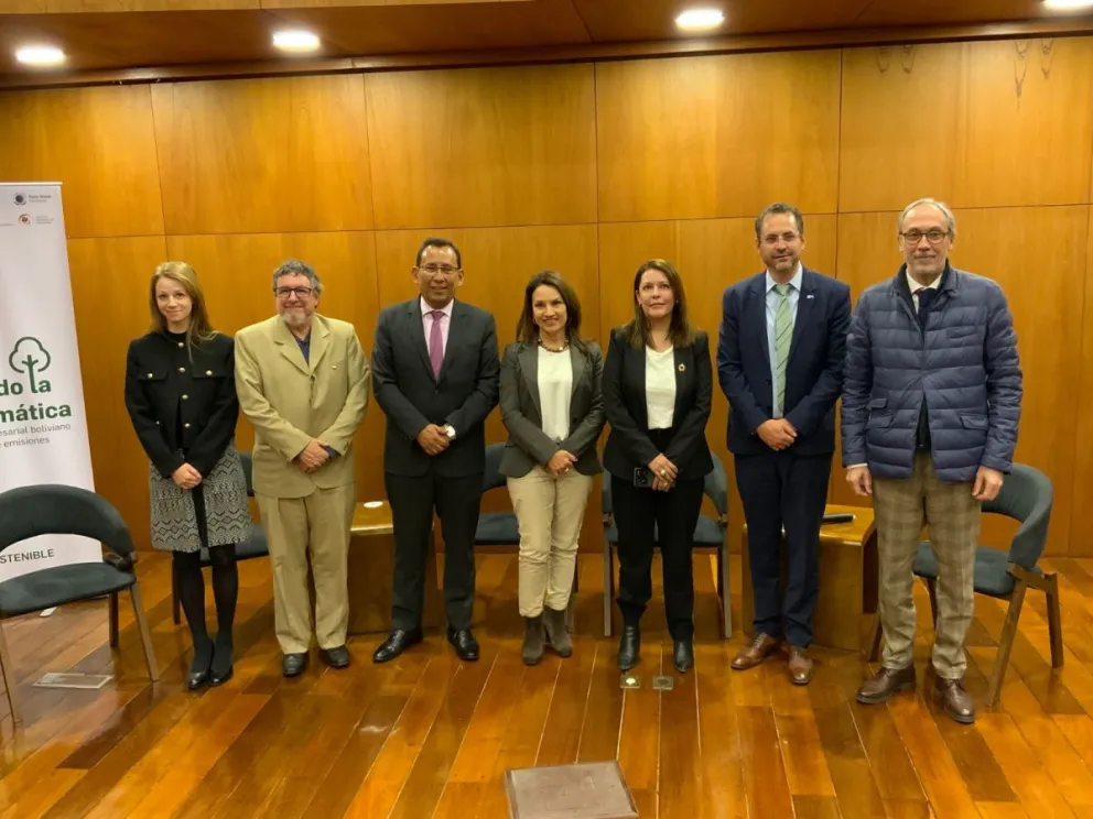 Los representantes de las entidades que firmaron el convenio de sostenibilidad. Foto: CAF