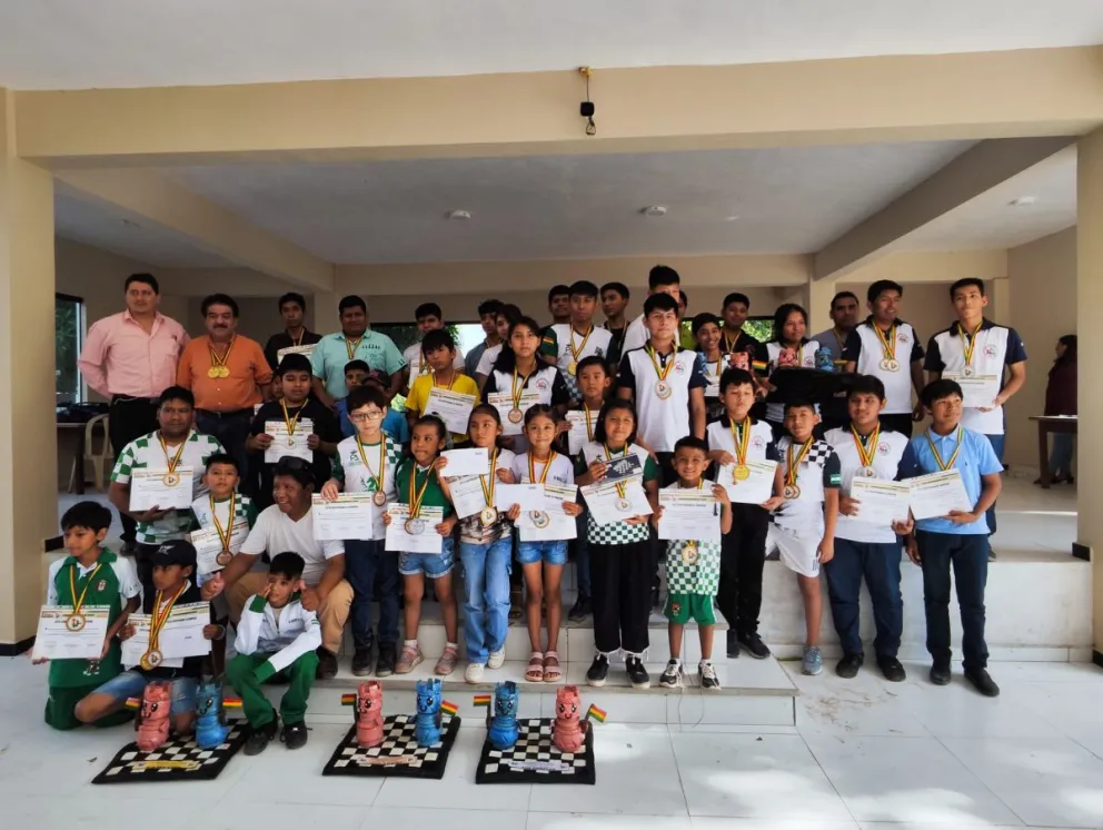 Los ganadores del Nacional Intermunicipal. Foto: Federación Boliviana de Ajedrez.