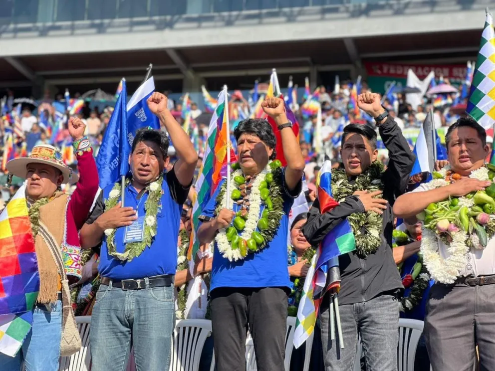 Morales durante el encuentro efectuado en el estadio Bicentenario de Villa Tunari. Foto: Evo Morales (Facebook)