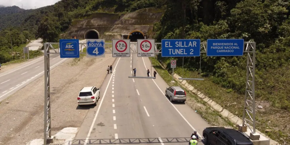 La carretera doble vía El Sillar presenta varias fallas. Foto: ABI