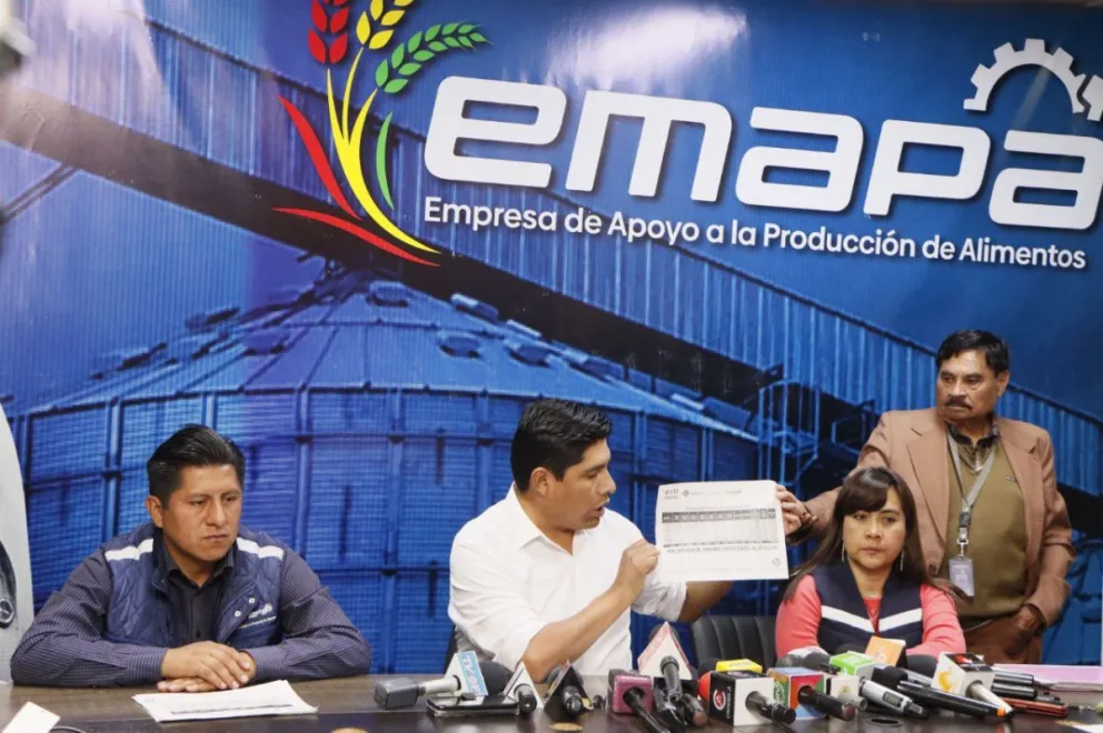 El gerente de Emapa, Franklin Flores en una conferencia de prensa se semana pasada. foto: Emapa