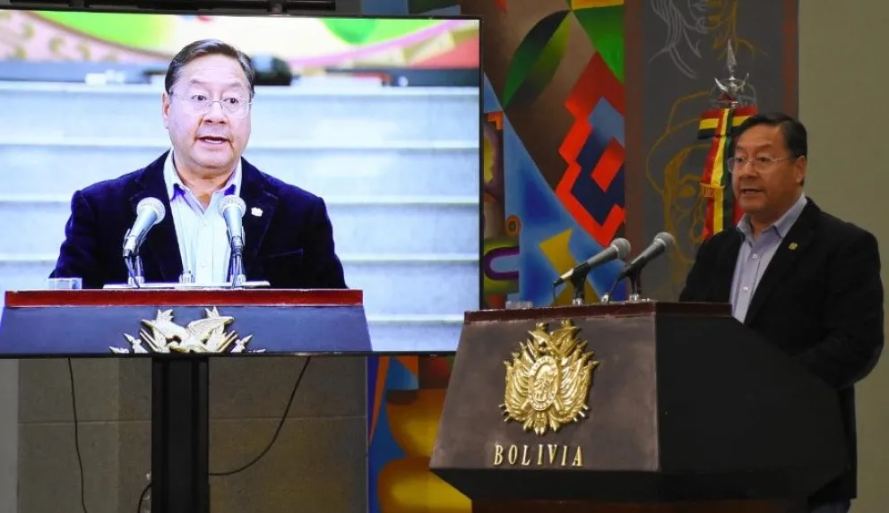 El presidente Luis Arce durante el encuentro con periodistas, esta noche. Foto: APG