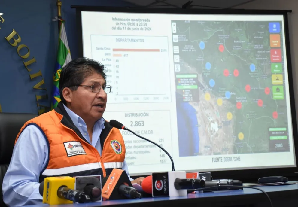 El viceministro de Defensa Civil, Juan Carlos Calvimontes, en su reporte de hoy. Foto: APG