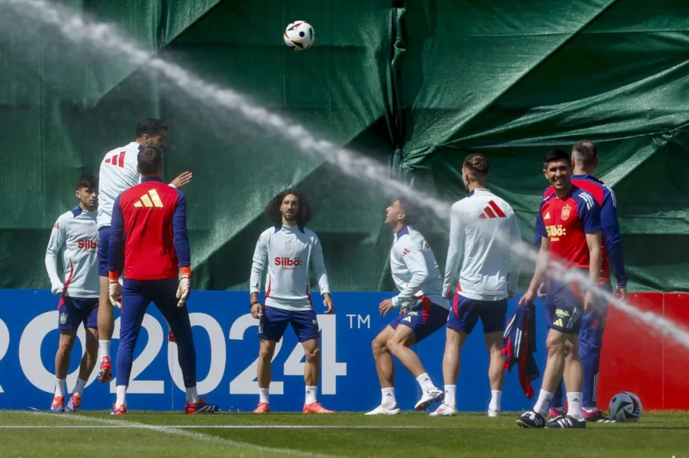 Los jugadores de la selección española durante el entrenamiento celebrado este miércoles en la localidad alemana de Donaueschingen. Foto: EFE