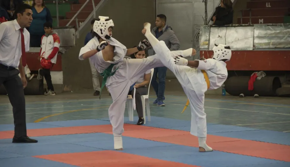 Un combate de karate en un torneo pasado. Foto: Feboka.