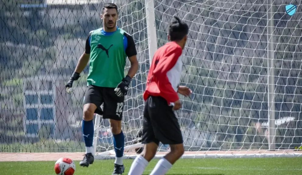 Desábato (de verde) en una práctica anterior en Ananta. Foto: Club Bolívar.