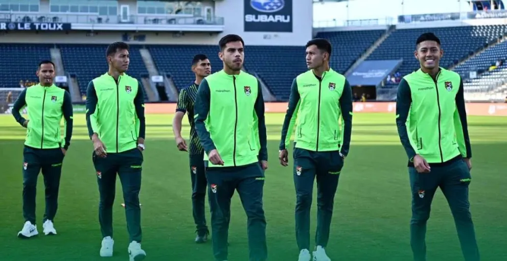 Los jugadores de la Verde, minutos previos al encuentro amistosos que sostienen esta noche. Foto: FBF