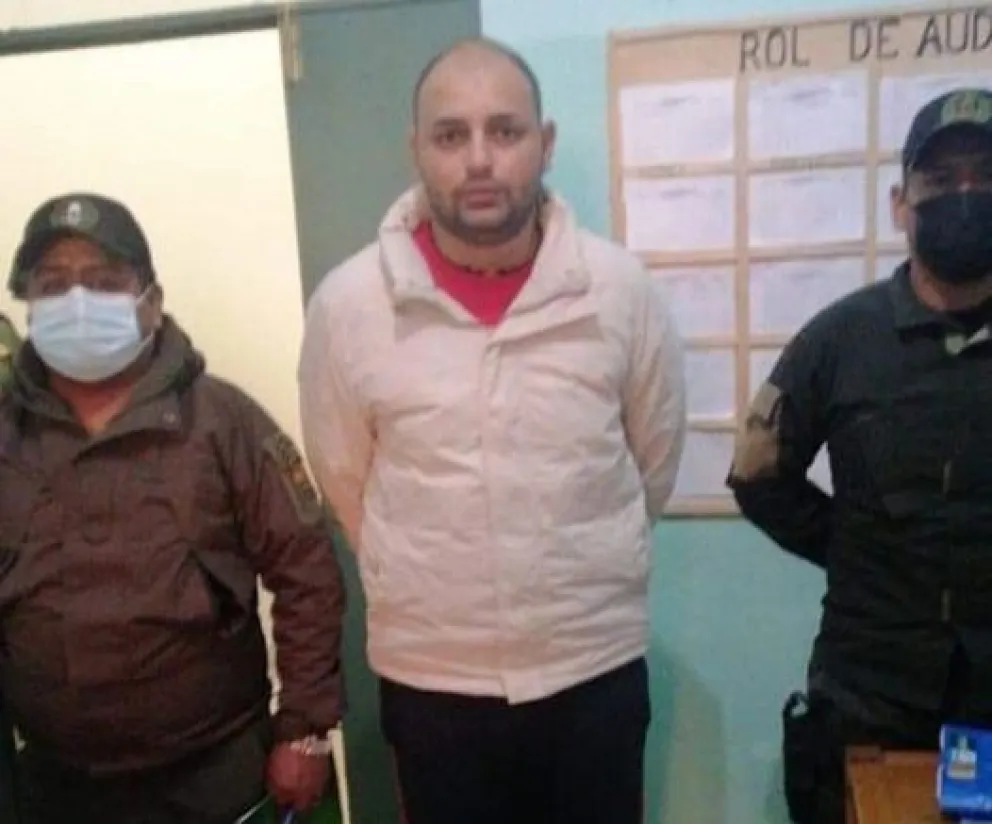 Misael Nallar custodiado por dos policías. Foto: Opinión (Archivo)