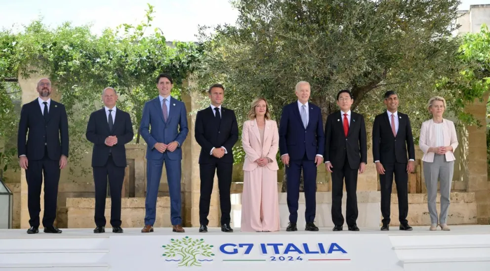 La primera ministra italiana, Giorgia Meloni, con el resto de líderes del G7. Foto: EFE