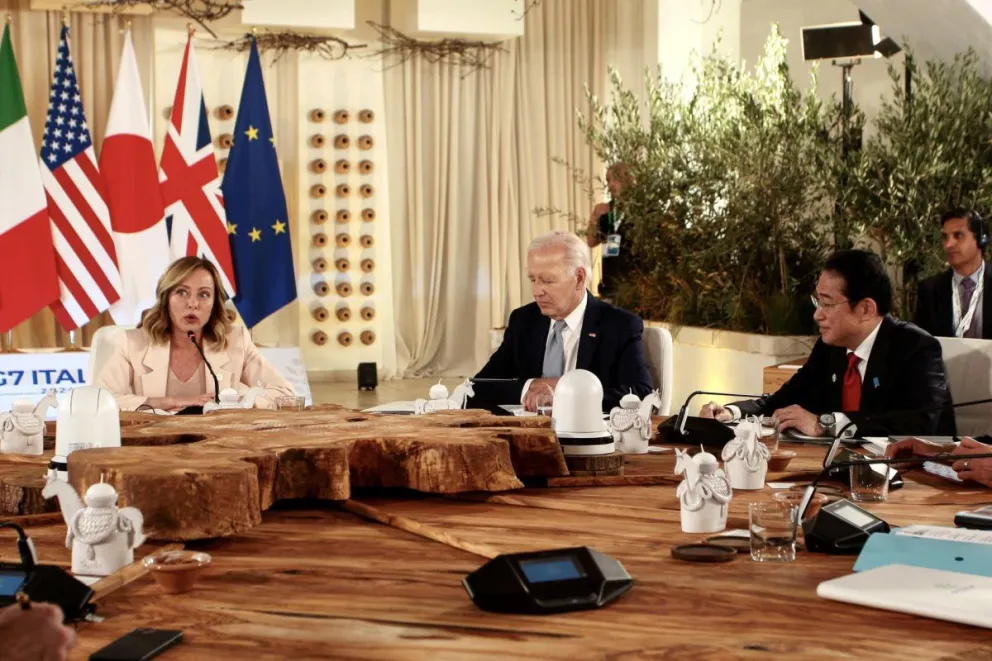 La primera ministra italiana, Giorgia Meloni con Joe Biden, y el primer ministro japonés, Fumio Kishida. Foto: EFE