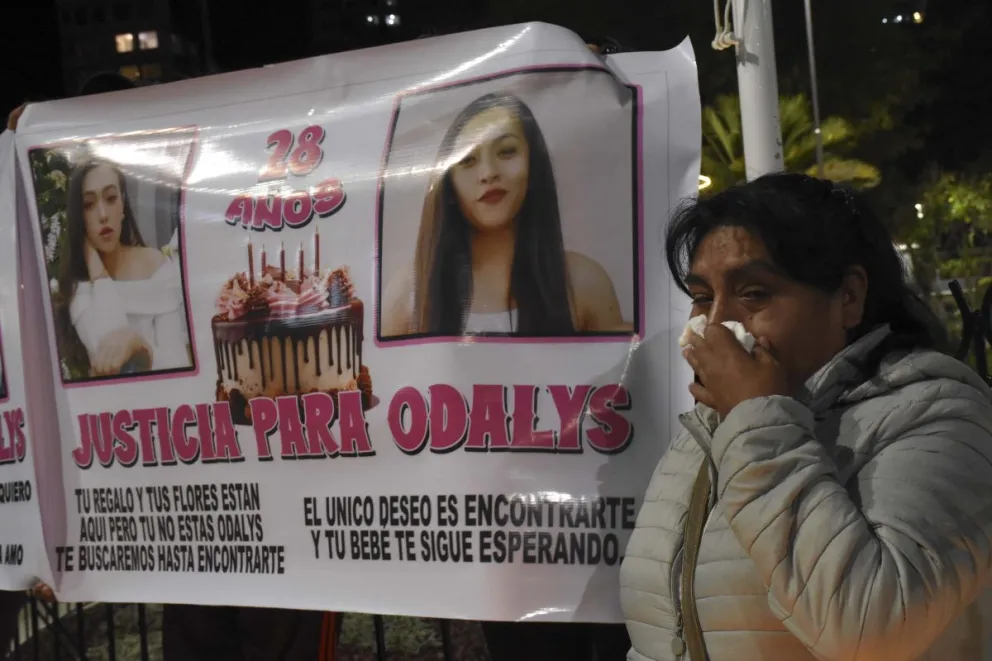 La madre de Odalys duranta un acto para reclamar justicia para el caso. Foto: APG