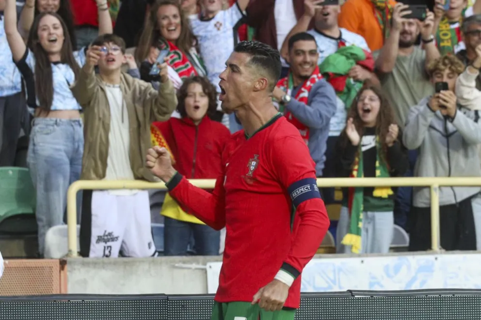 Cristiano Ronaldo festeja uno de los goles que marcó para la selección portuguesa. Foto: EFE