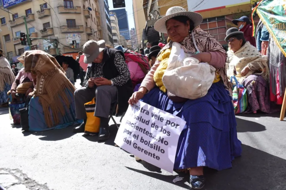 Jubiladas que se movilizaron este viernes en el centro de La Paz. Foto: APG 