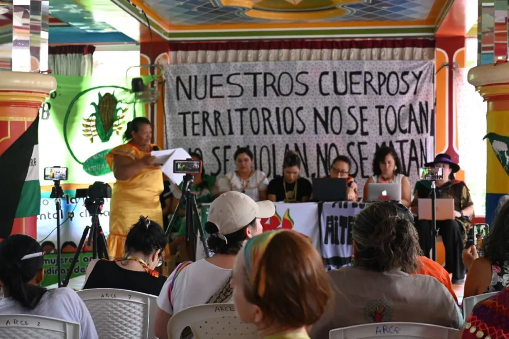 El foro de mujeres reunido en Rurrenabaque. Foto: Tribunal Ético de Mujeres de la Panamazonía 