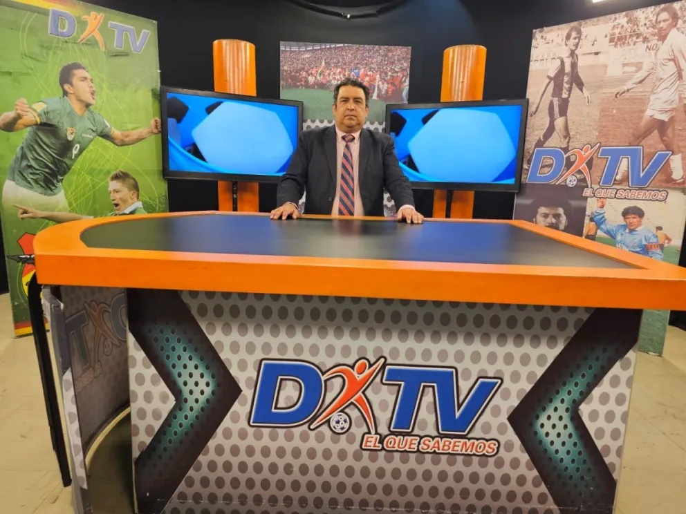Víctor Hugo Mendoza, director del programa DxTV que se emite por canal 18. Foto: VHM