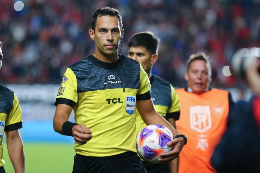 El árbitro argentino que está próximo a debutar en el certamen. Foto EFE 