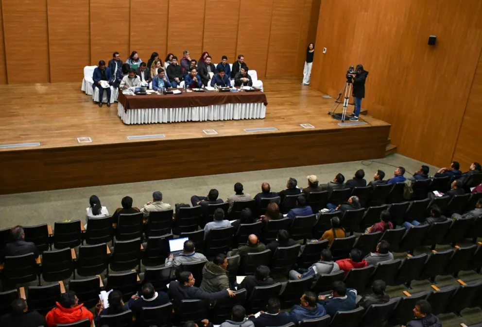 El mandatario Luis Arce reunido con los transportistas de carga pesada, ayer en la Casa Grande del Pueblo . Foto: APG