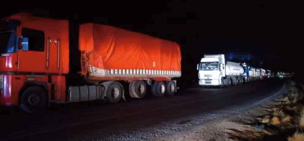 El bloqueo en Sayari, en el kilómetro 90 de la carretera que vincula Cochabamba con Oruro. Foto: Captura de video