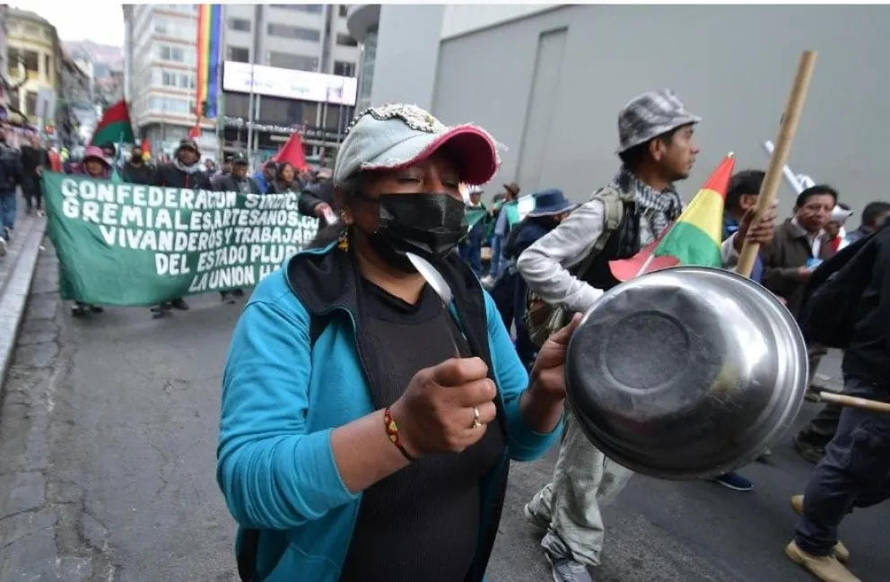 Gremiales protestan este lunes en el centro de la ciudad de La Paz. Foto: APG
