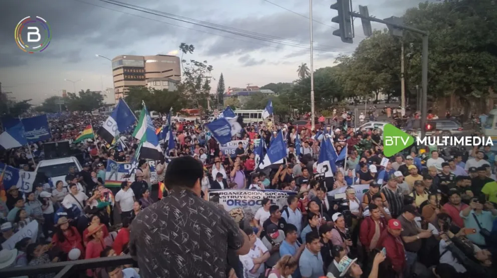 La concentración de sectores que apoyan a la gestión del presidente Luis Arce y el vicepresidente David Choquehuanca. Foto: Bolivia TV