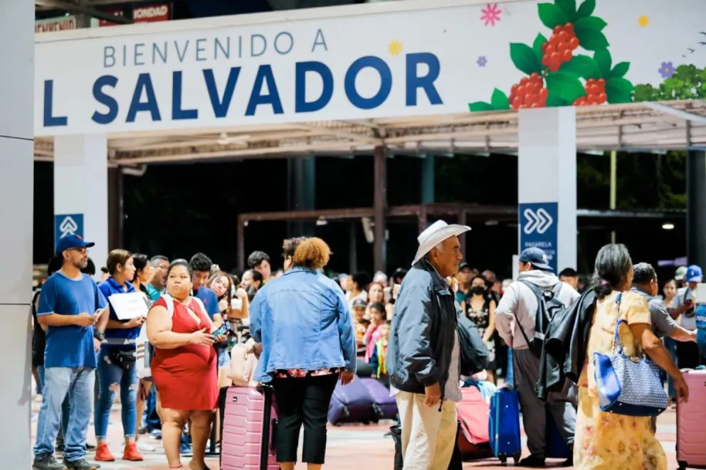 La Cancillería de Bolivia informó que los bolivianos no necesitarán visa para ingresar a Salvador. Foto: Comercio y Negocios