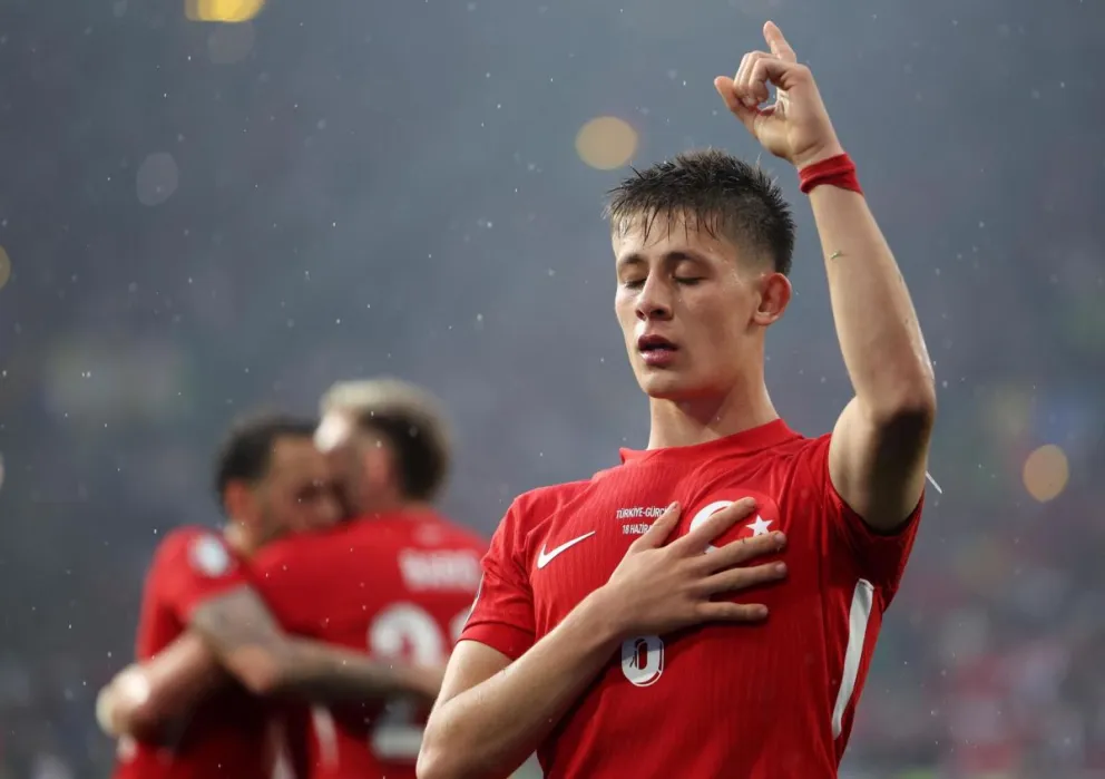 Arda Güler, el joven jugador de la selección de Turquía, celebra el segundo tanto ante Georgia. Foto: EFE