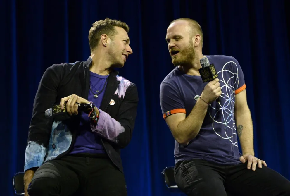 En la imagen de archivo, el vocalista de Coldplay, Chris Martin y su guitarrista, Jonny Buckland. Foto: EFE