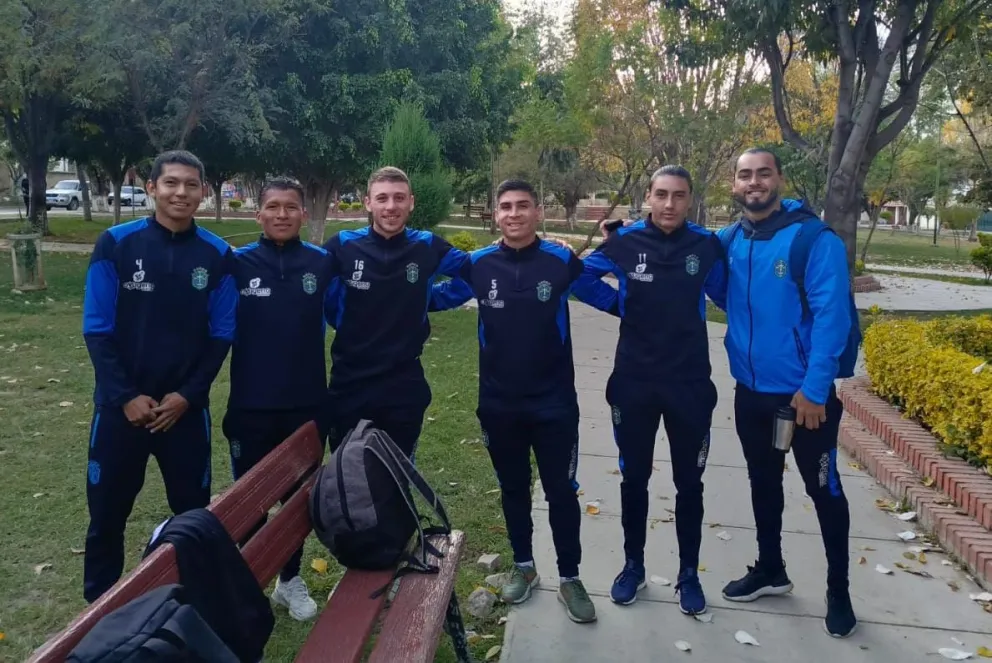 Los jugadores de CD San Antonio en una pausa hoy. Foto San Antonio