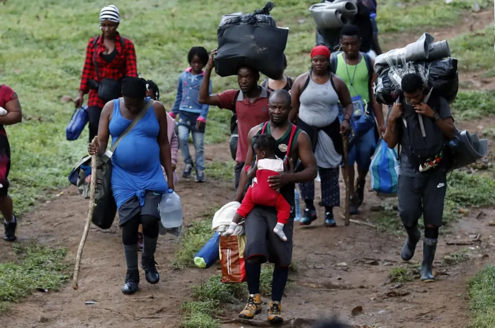 Fotografía de archivo que muestra a migrantes haitianos en su camino hacia Panamá. Foto: EFE/ Mauricio Dueñas Castañeda