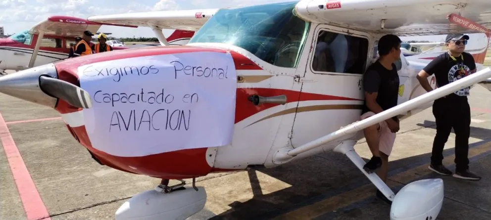 Una de las demandas de la Aviación Civil en la jornada de protesta. Foto: Aviación Civil de Bolivia.