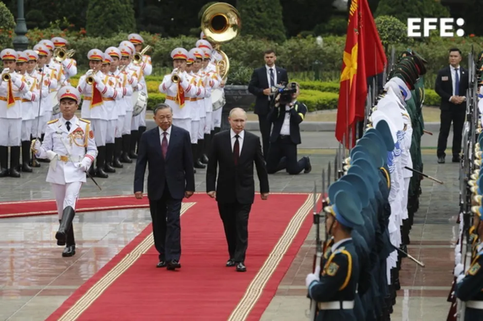 El presidente ruso Vladímir Putin y su homólogo vietnamita, To Lam. Foto: EFE