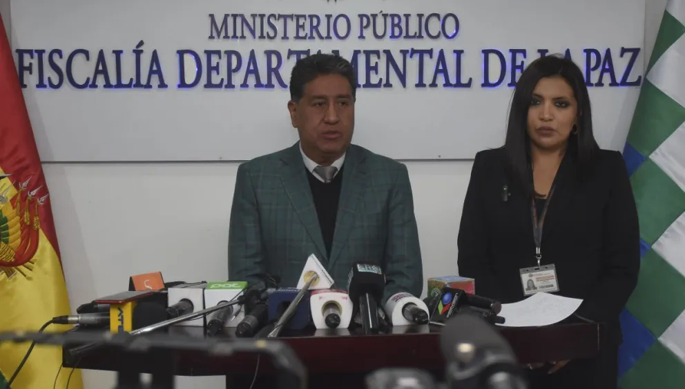 El fiscal Alave junto a otra fiscal que investiga en caso de Odalys. Foto: APG