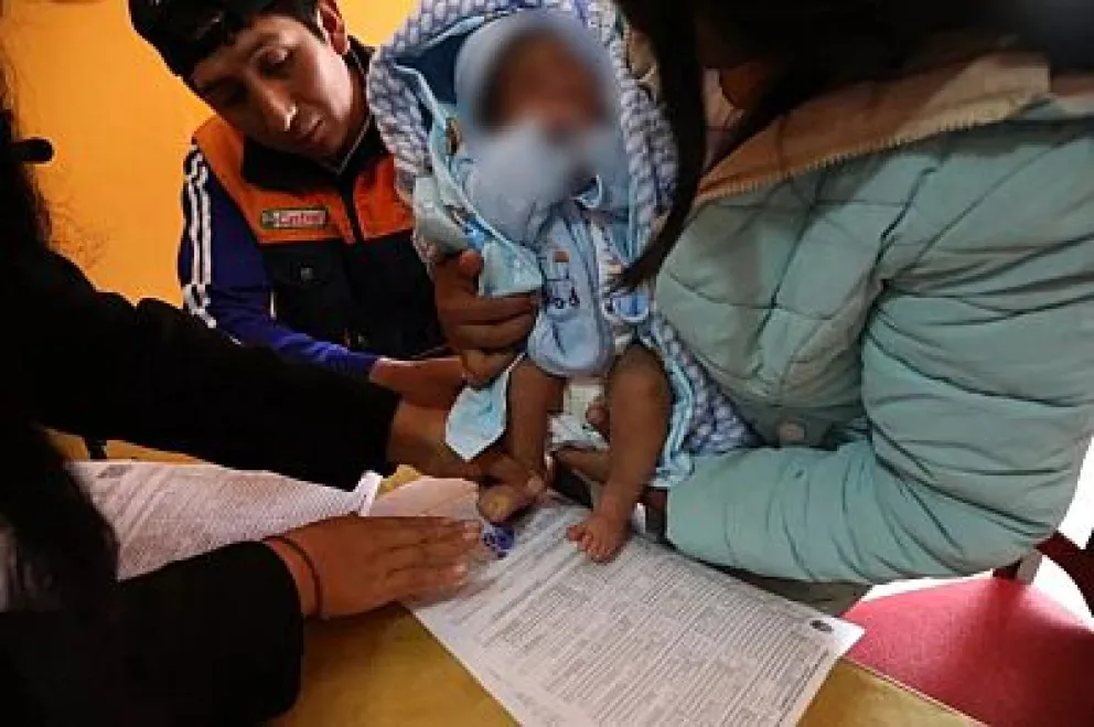 El decreto aplica a padres que tengan hijos menores de un año. Foto: ABI