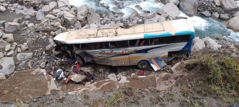 Una imagen del bus tras el embarrancamiento. Foto: RRSS