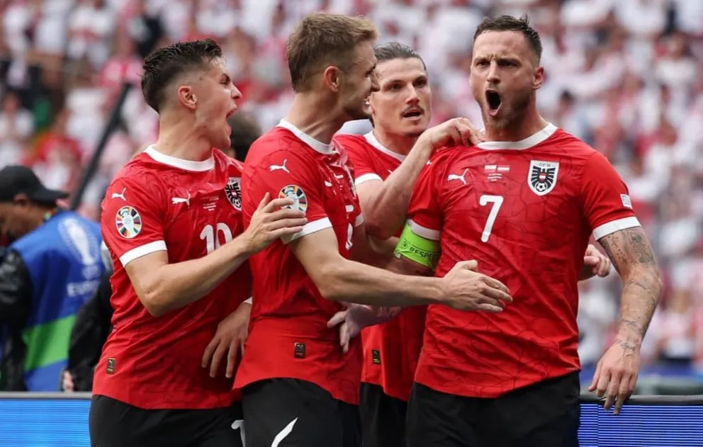 Los suizos celebran el segundo gol ante Polonia, esta tarde. Foto UEFA
