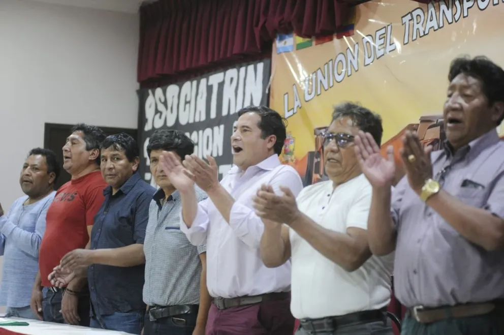 Los dirigentes del transporte pesado en el ampliado en la ciudad de Santa Cruz. Foto. APG