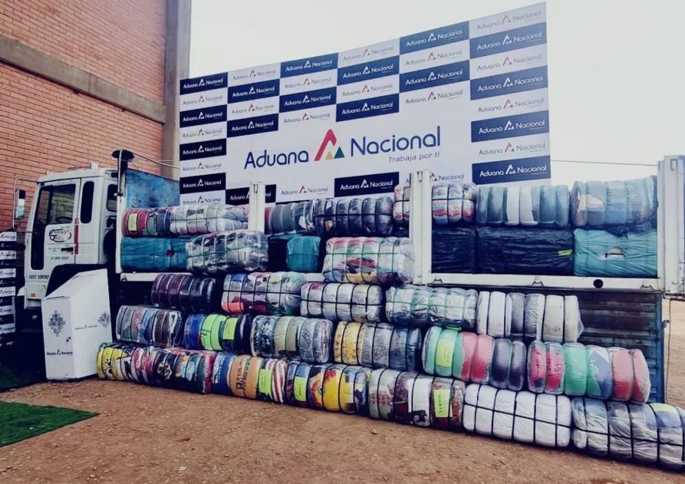 Una imagen referencial de un camión con mercancía de contrabando secuestrado por Aduana.  Foto: ABI